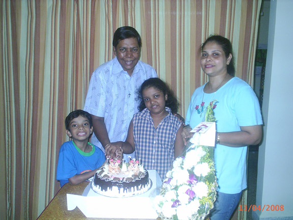 2008cuttingcake.jpg